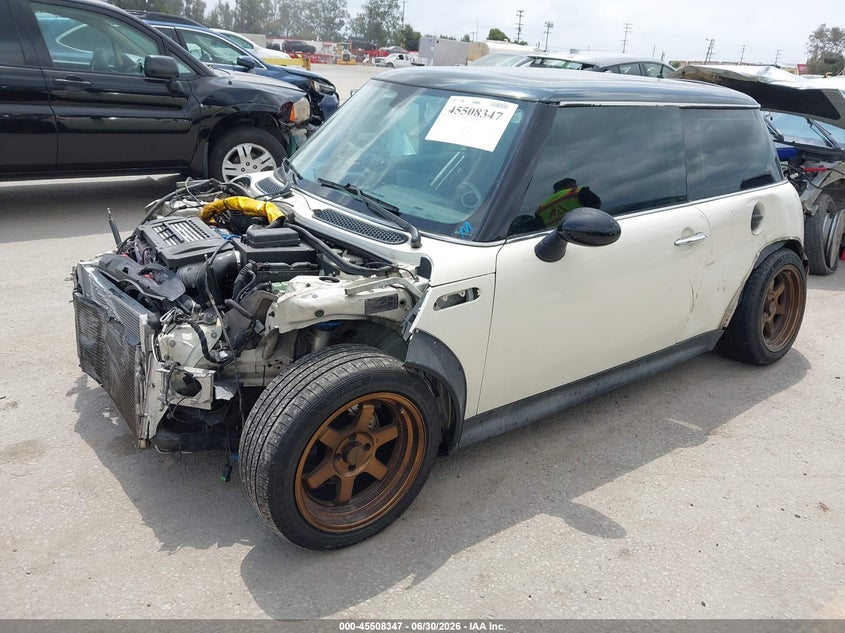 2004 MINI Cooper, Front End, IAAI, VIN WMWRE33424TD82643 — photo 2
