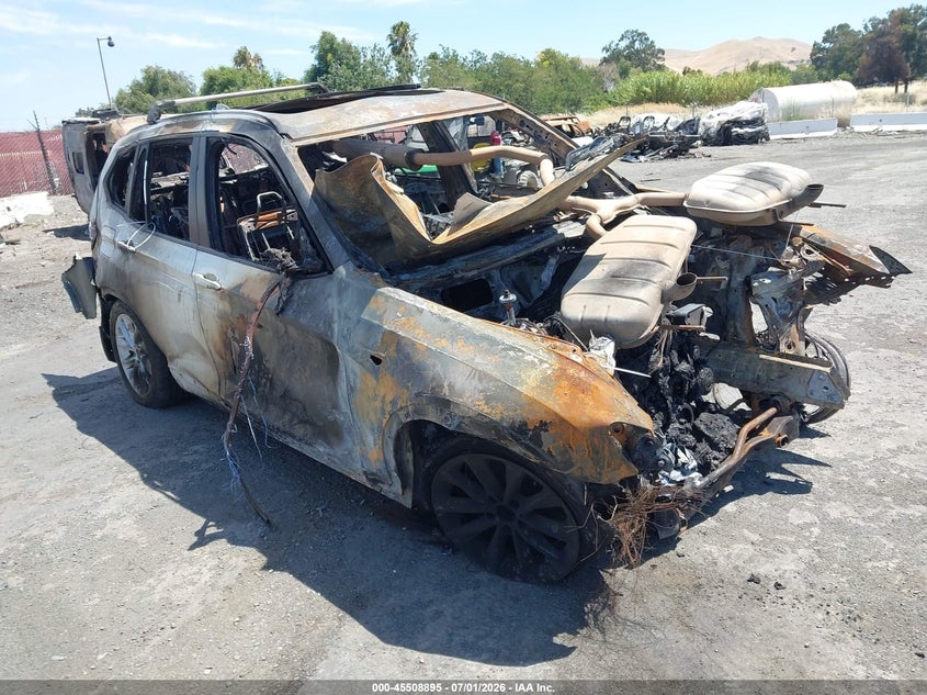 Vin: 5uxwx9c55f0d53717, lot: 46007111, bmw x3 xdrive28i 2015 img_1