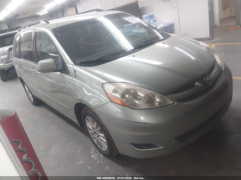 2010 TOYOTA SIENNA XLE