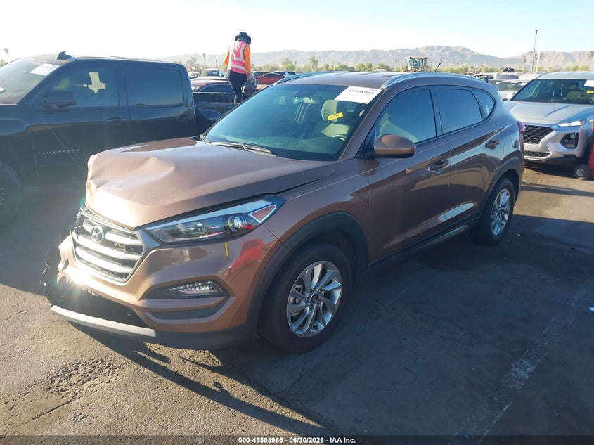 2016 Hyundai Tucson, Right Front, IAAI, VIN KM8J33A41GU032100 — photo 2