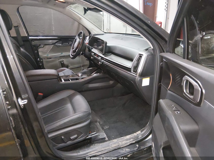 2025 KIA SORENTO HYBRID auction photo 5