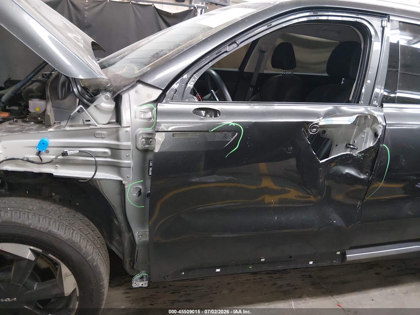 2025 KIA SORENTO HYBRID auction photo 6