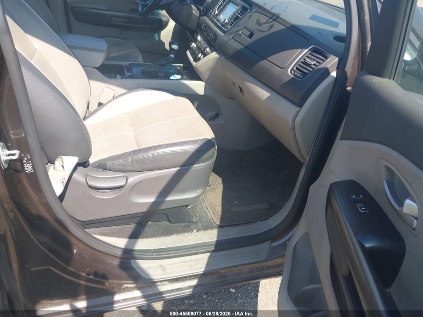 2017 KIA SEDONA auction photo 5