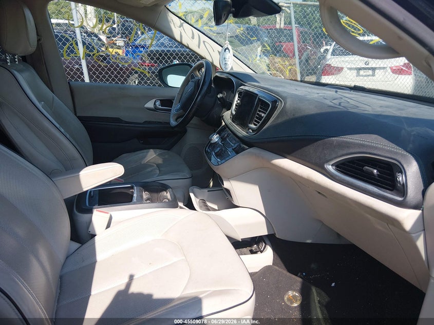 2018 CHRYSLER PACIFICA HYBRID auction photo 5