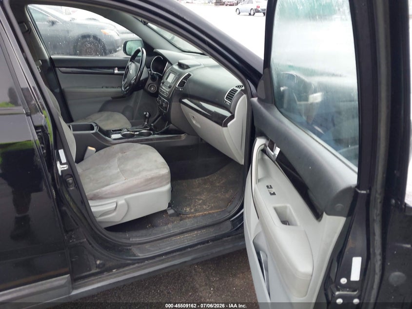 2014 KIA SORENTO auction photo 5