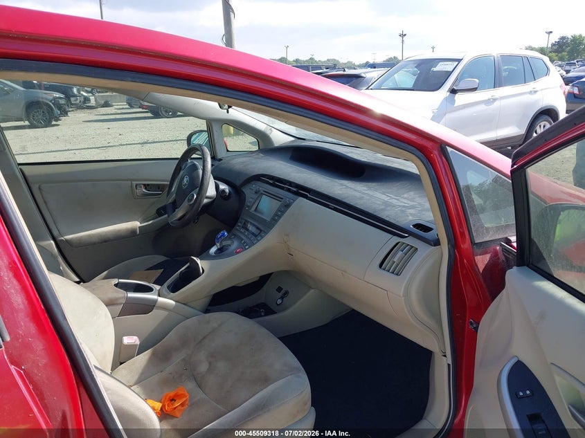 2013 TOYOTA PRIUS auction photo 5