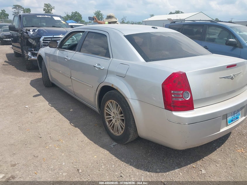 2010 CHRYSLER 300 auction photo 3