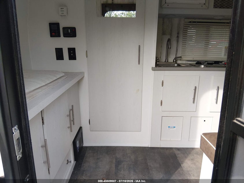 2023 * ROVE LITE 17' TRAVEL TRAILER auction photo 8