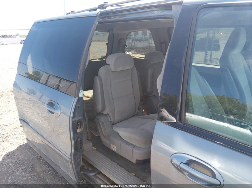 2004 FORD FREESTAR auction photo 8