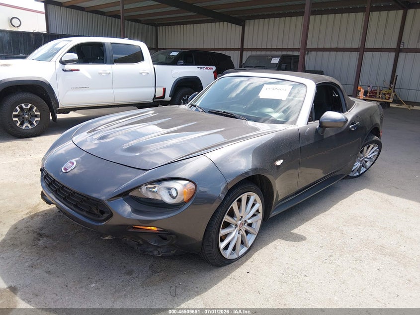 2018 FIAT 124 SPIDER auction photo 2
