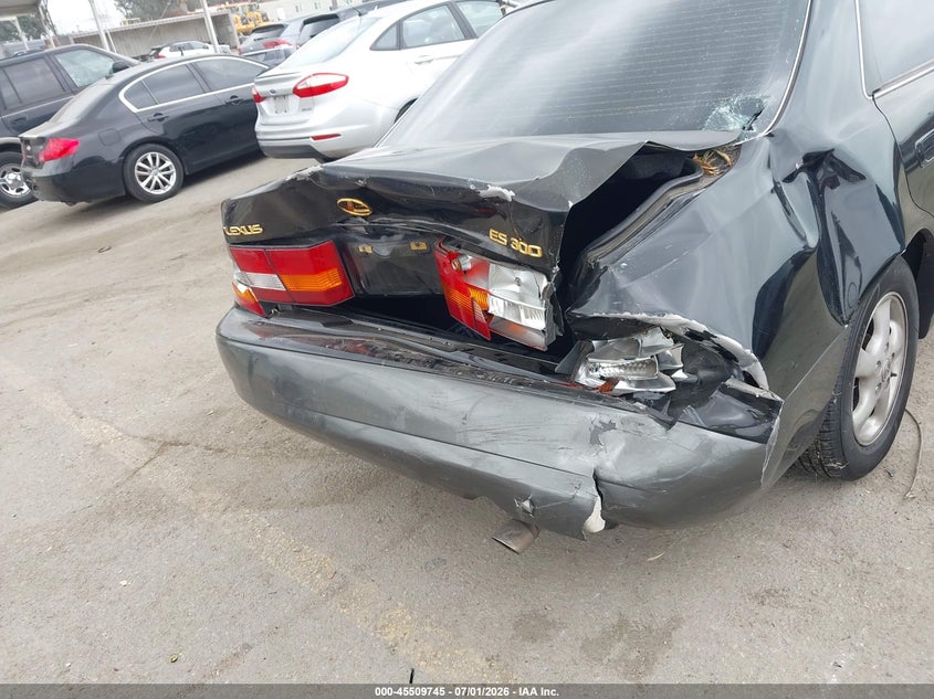 1999 LEXUS ES 300 auction photo 6