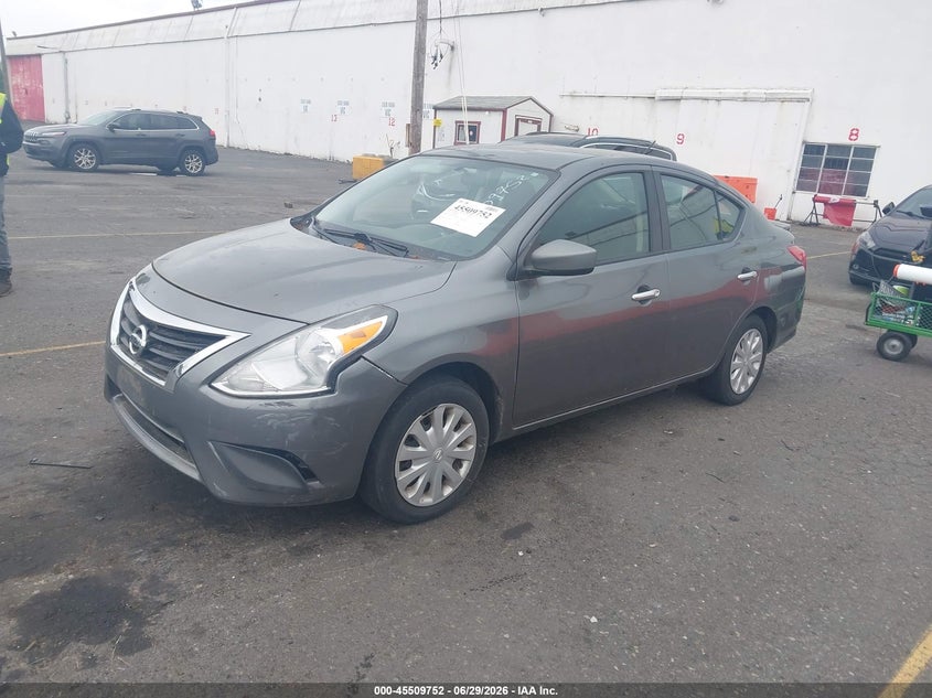 3N1CN7AP9JL833175 2018 NISSAN VERSA 1.6 SV photo 1