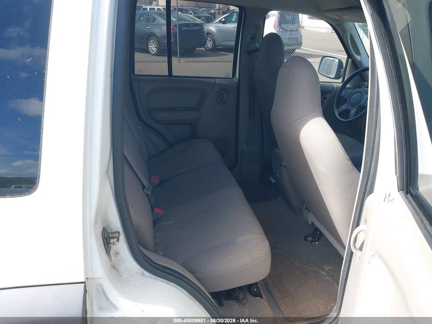 2004 JEEP LIBERTY auction photo 8