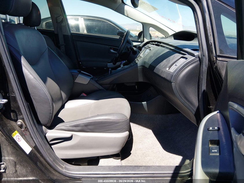 2014 TOYOTA PRIUS auction photo 5