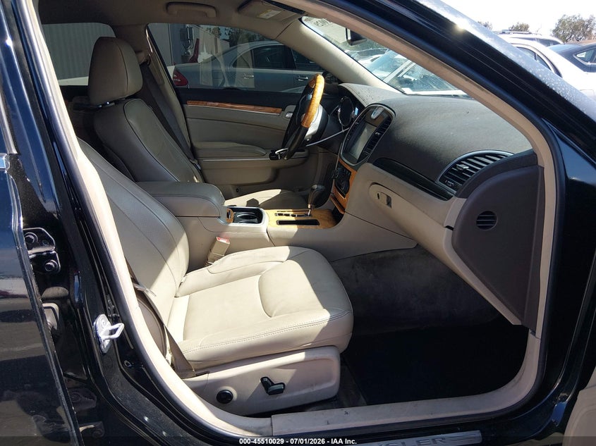 2014 CHRYSLER 300C auction photo 5