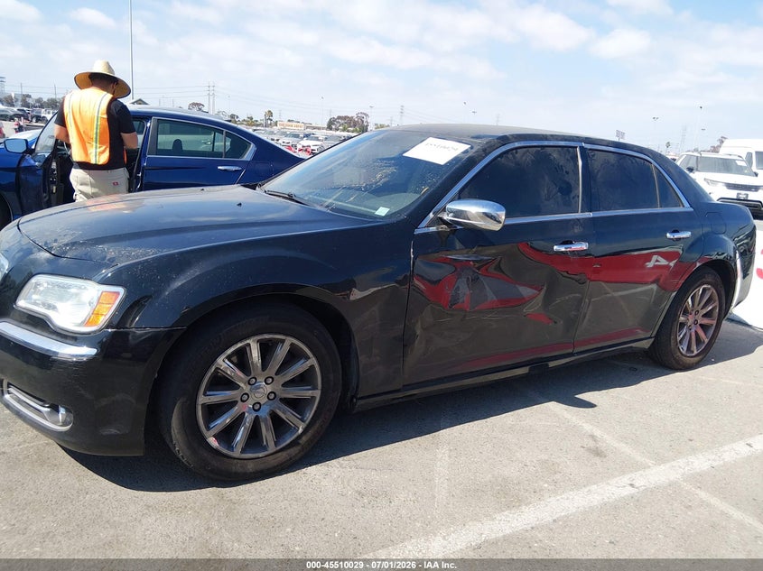 2014 CHRYSLER 300C auction photo 6