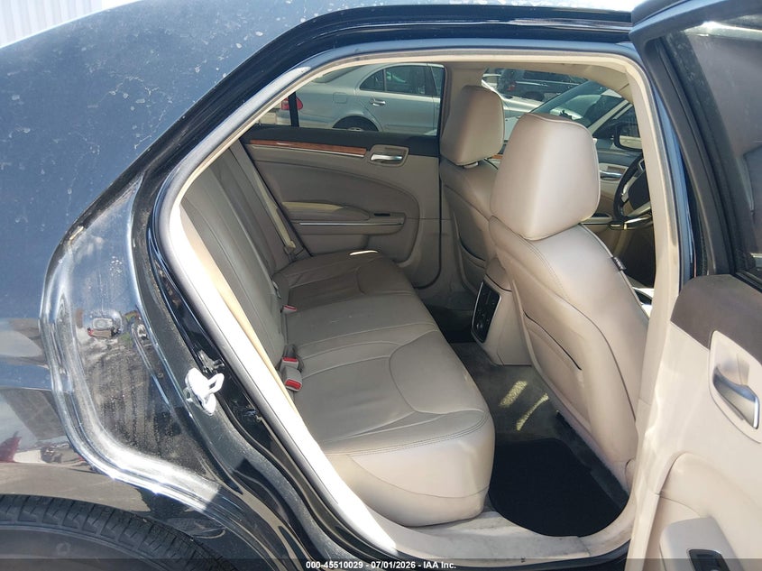 2014 CHRYSLER 300C auction photo 8