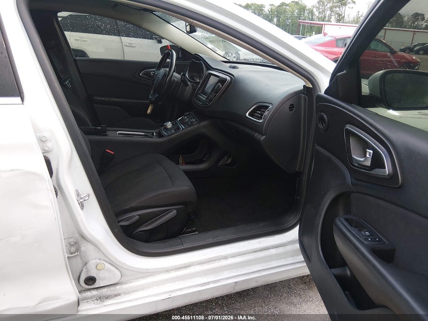 2016 CHRYSLER 200 auction photo 5