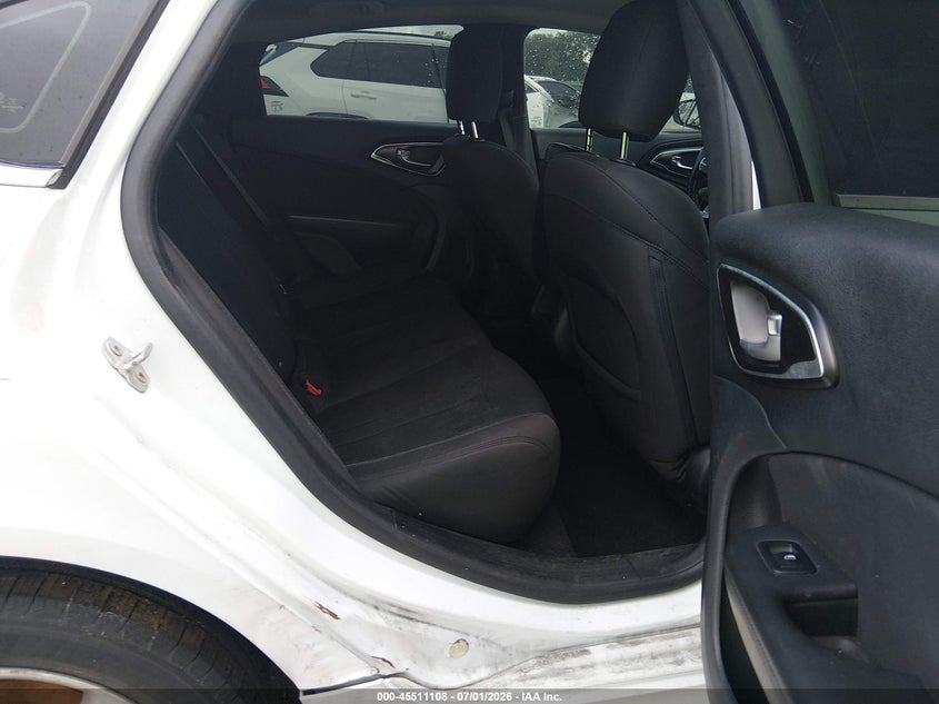 2016 CHRYSLER 200 auction photo 8