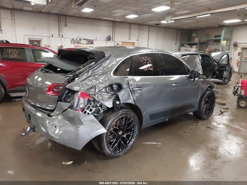 VIN: WP1AB2A50JLB33604 2018 PORSCHE MACAN S