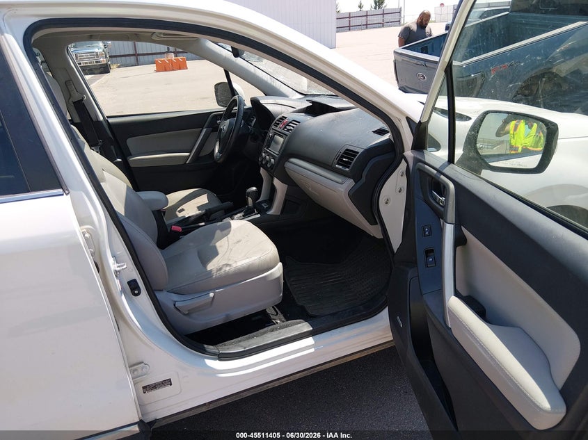 2015 SUBARU FORESTER auction photo 5