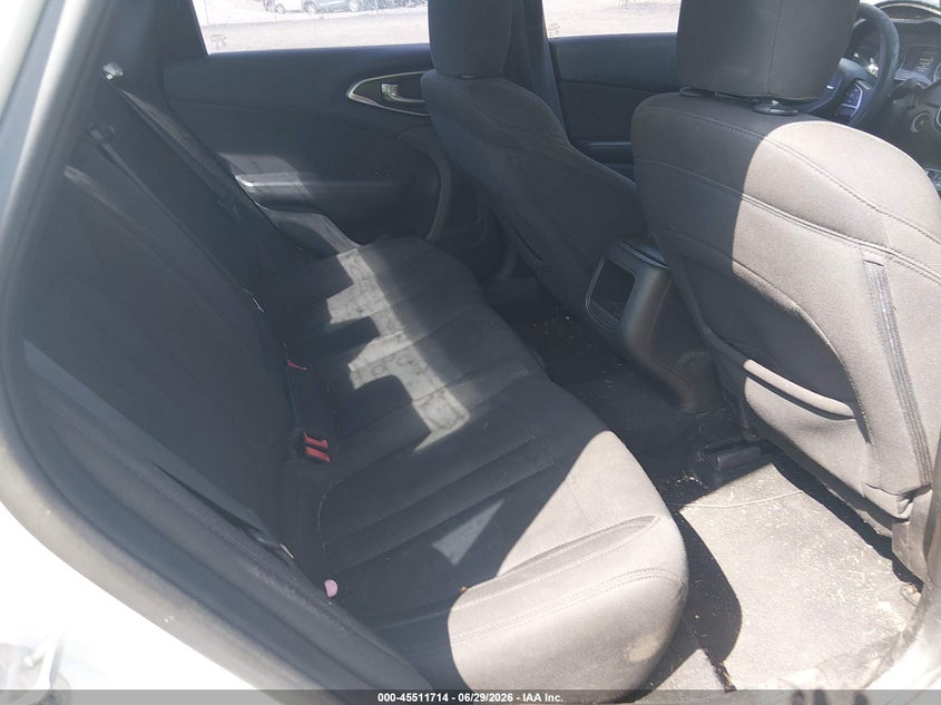 2015 CHRYSLER 200 auction photo 8