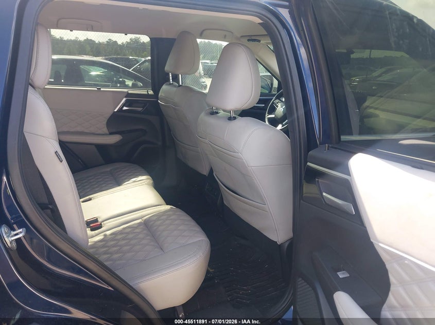 2024 MITSUBISHI OUTLANDER auction photo 8