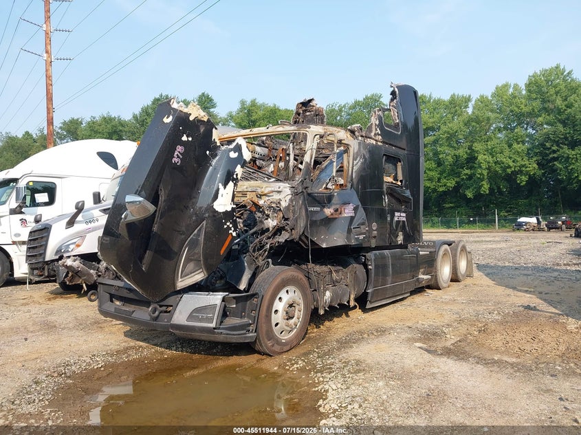 2020 VOLVO VNL auction photo 2