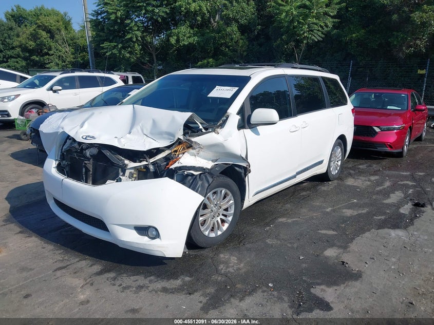 2014 Toyota Sienna, Повреждение двигателя, IAAI, VIN 5TDYK3DC6ES504639 — фото 2