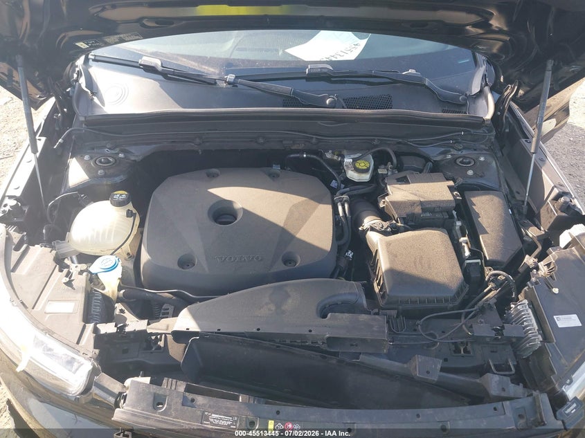 2021 Volvo Xc40 T5 R-Design VIN: YV4162UM3M2430687 Lot: 45513445