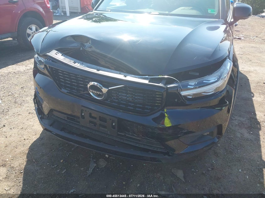 2021 Volvo Xc40 T5 R-Design VIN: YV4162UM3M2430687 Lot: 45513445