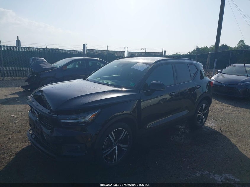 2021 VOLVO XC40 auction photo 2