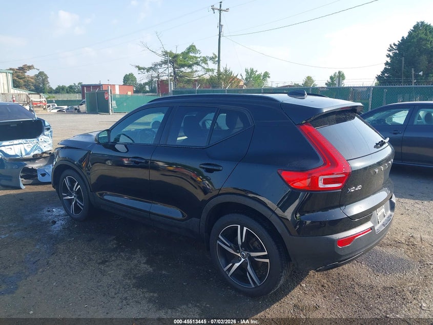 2021 VOLVO XC40 auction photo 3