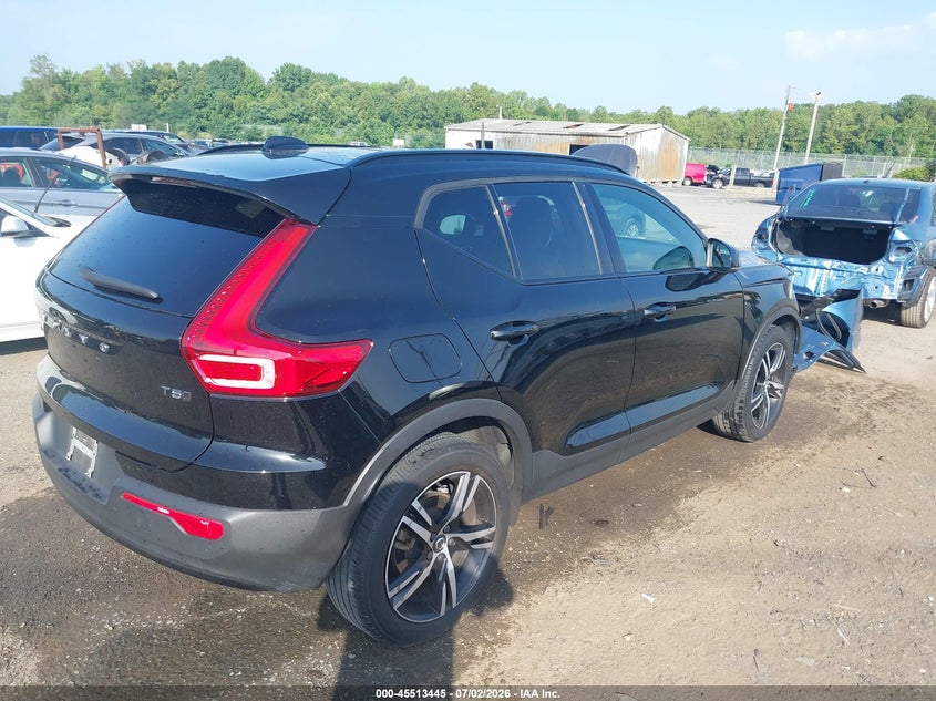 2021 VOLVO XC40 auction photo 4