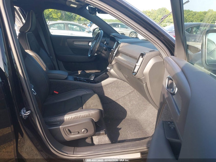 2021 VOLVO XC40 auction photo 5