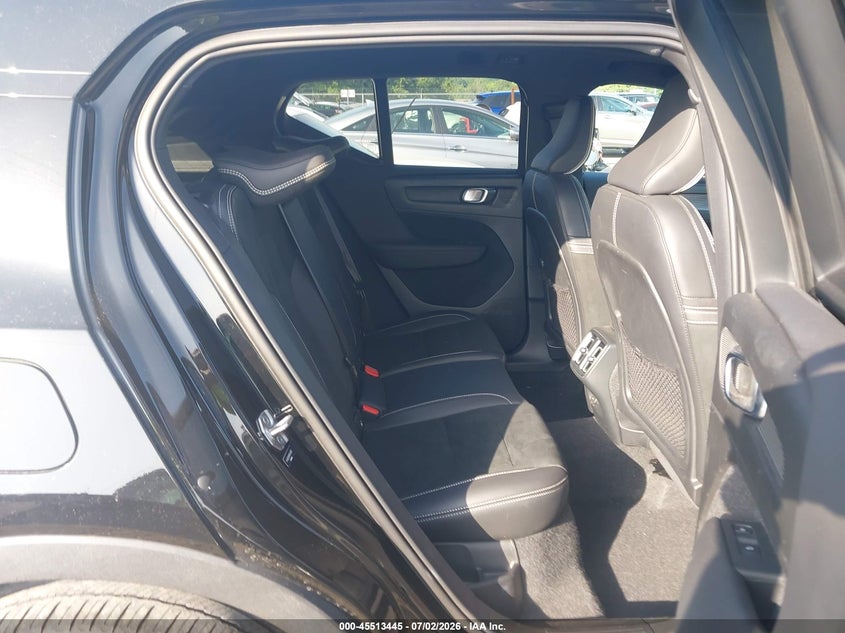 2021 VOLVO XC40 auction photo 8