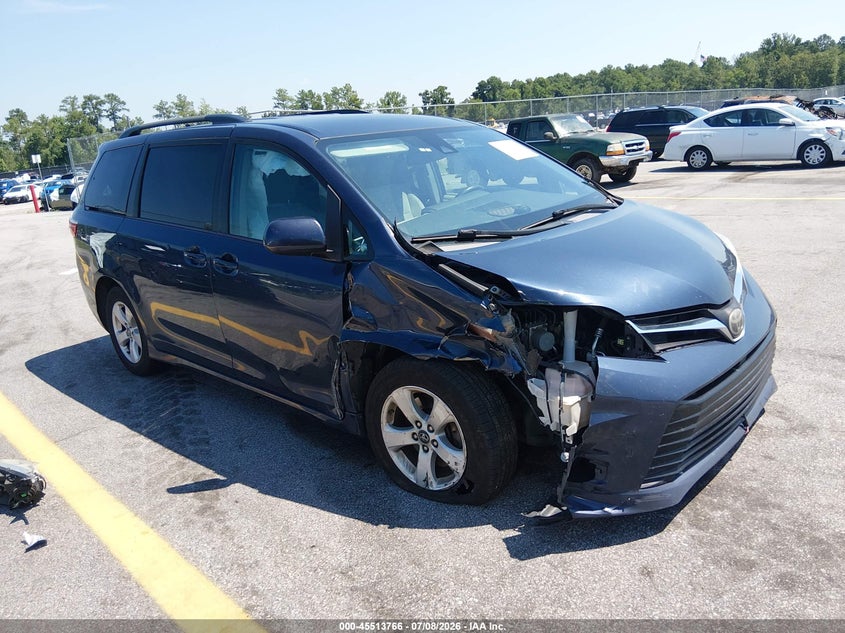 2018 TOYOTA SIENNA LE 8 PASSENGER