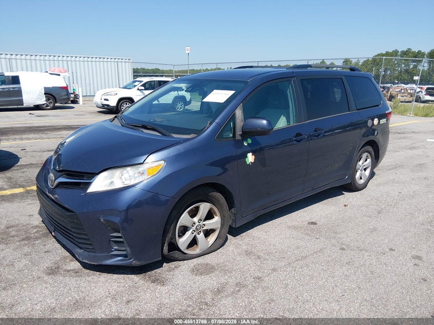 2018 Toyota Sienna Le 8 Passenger 5TDKZ3DCXJS941037 photo 1