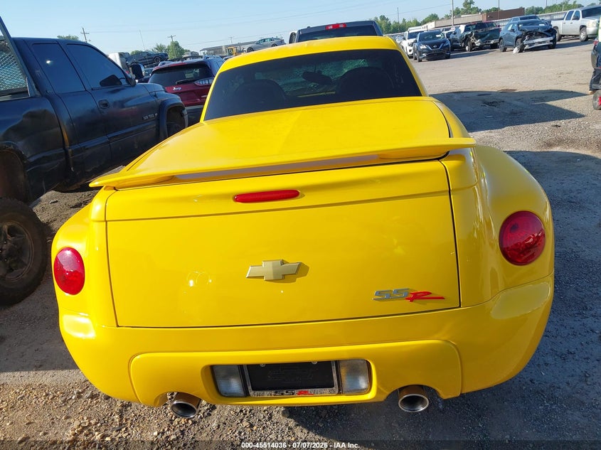 2005 CHEVROLET SSR CABRIO 6.0L V-8 , 390HP