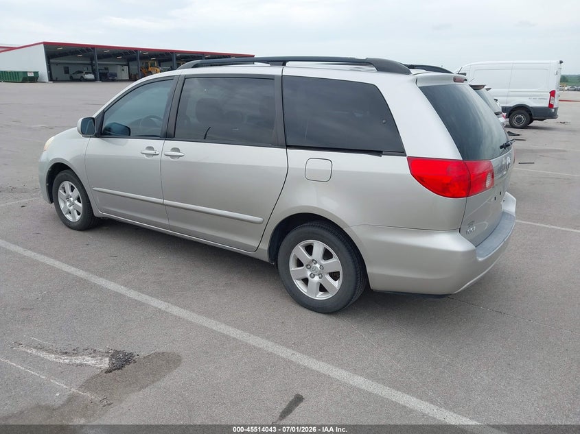 2010 TOYOTA SIENNA auction photo 3