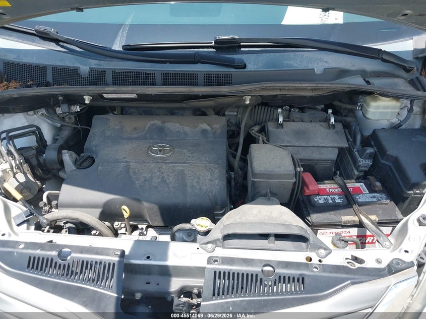2014 TOYOTA SIENNA VAN 3.5L V-6 DOHC, VVT, 266HP