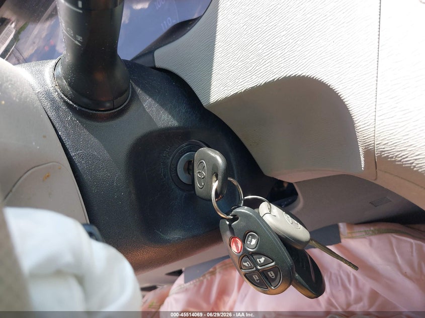 2014 TOYOTA SIENNA VAN 3.5L V-6 DOHC, VVT, 266HP