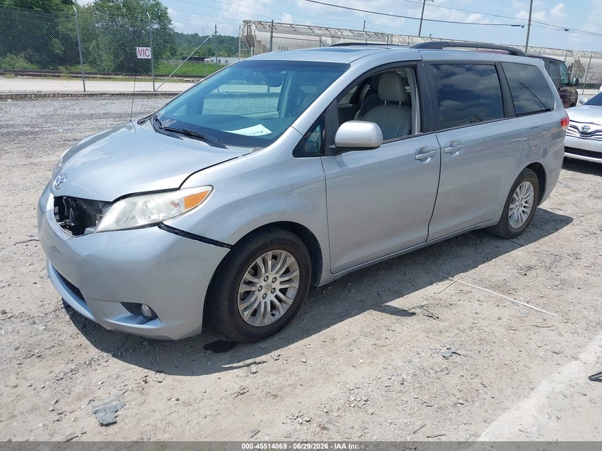 2014 TOYOTA SIENNA VAN 3.5L V-6 DOHC, VVT, 266HP