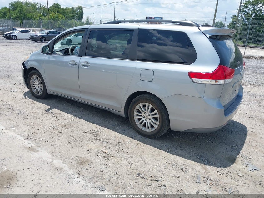2014 TOYOTA SIENNA VAN 3.5L V-6 DOHC, VVT, 266HP