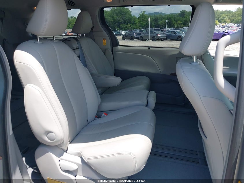 2014 TOYOTA SIENNA VAN 3.5L V-6 DOHC, VVT, 266HP
