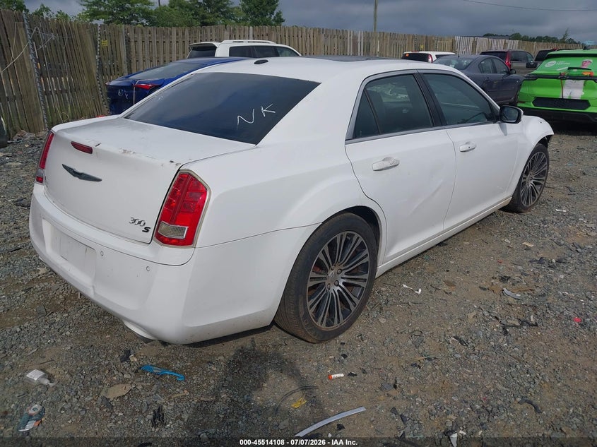 Фото 4 - CHRYSLER 300