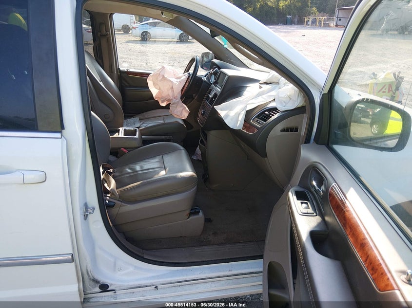 2015 CHRYSLER TOWN & COUNTRY auction photo 5
