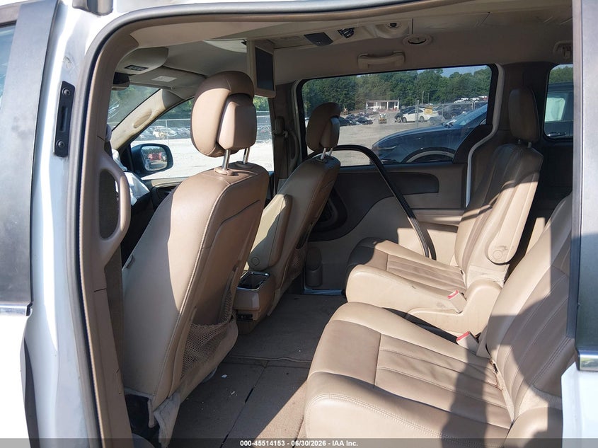 2015 CHRYSLER TOWN & COUNTRY auction photo 8