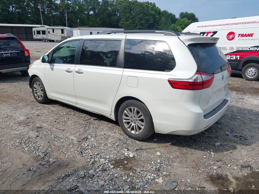 2015 TOYOTA SIENNA auction photo 3