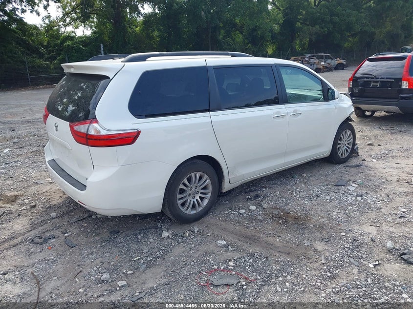 2015 TOYOTA SIENNA auction photo 4
